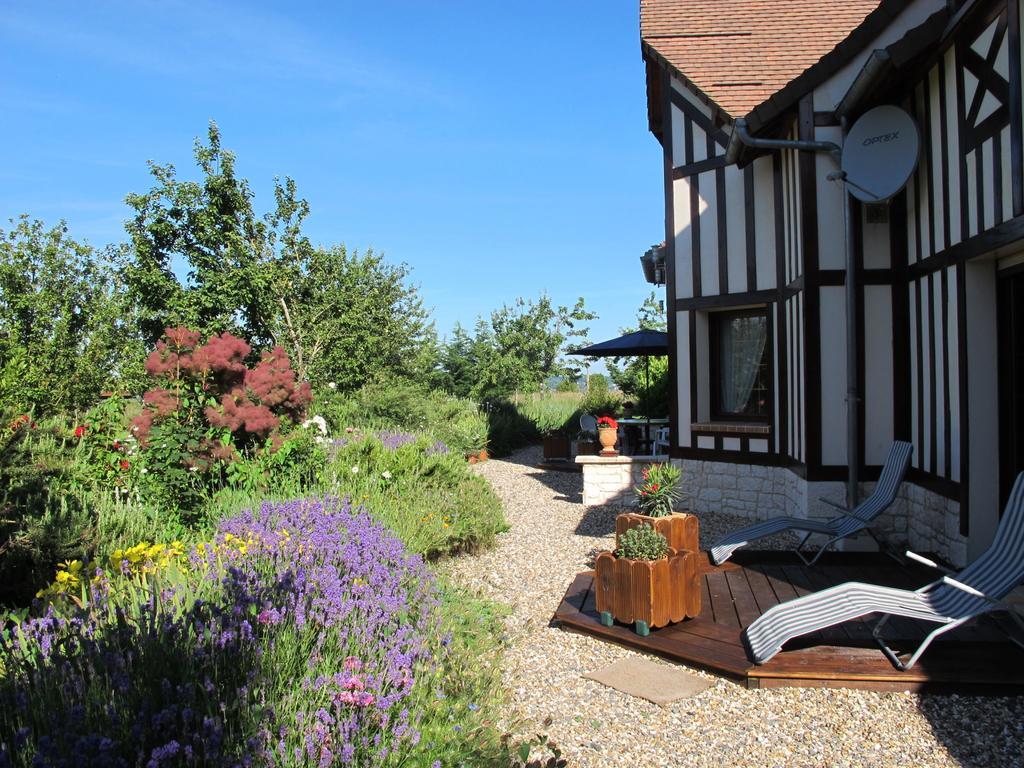 Le Mont D'Auge Bed & Breakfast Canapville  Exterior photo