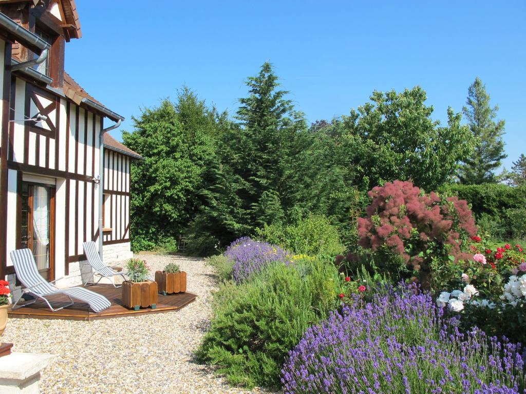 Le Mont D'Auge Bed & Breakfast Canapville  Exterior photo