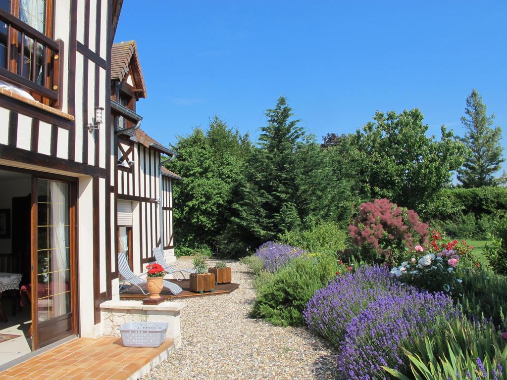 Le Mont D'Auge Bed & Breakfast Canapville  Exterior photo