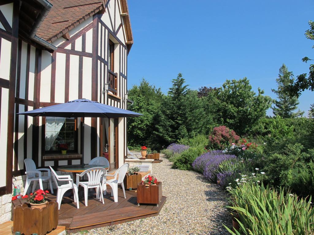 Le Mont D'Auge Bed & Breakfast Canapville  Exterior photo