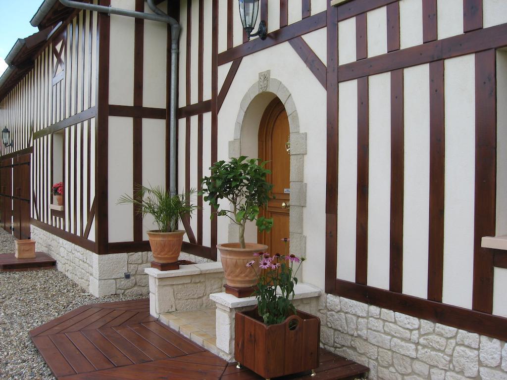 Le Mont D'Auge Bed & Breakfast Canapville  Exterior photo
